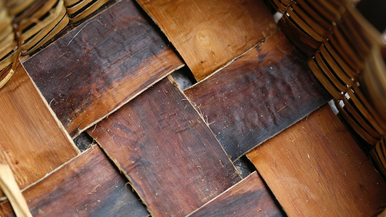 Bunden af en kurv af pilebark