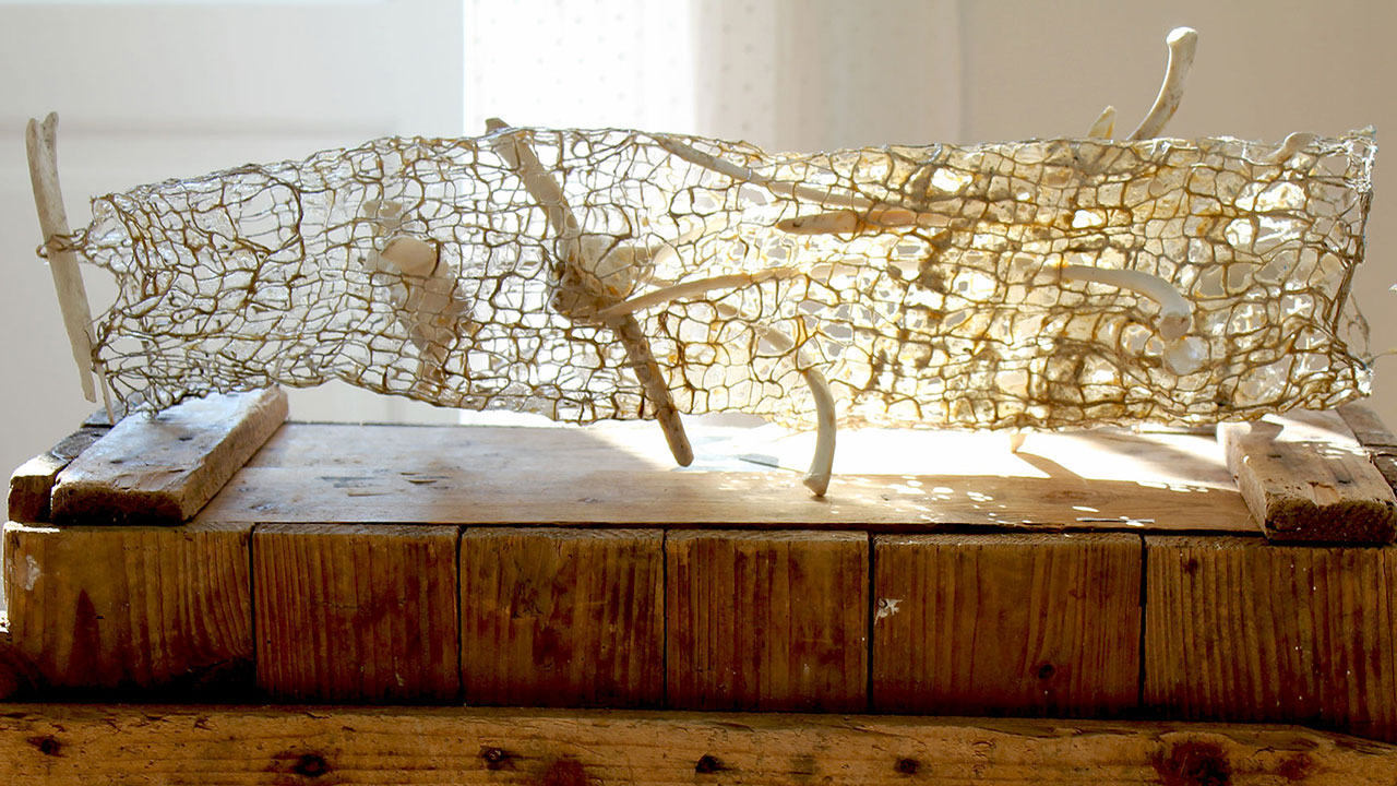 Fra udstillingen Dimensions: 10x15x55 cm med titlen: Ben